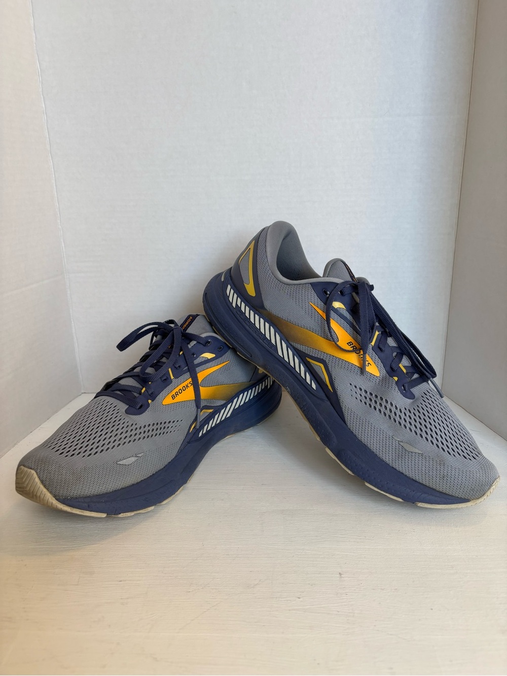 Brooks Adrenaline GTS 23 Running Shoes Men’s size US 14